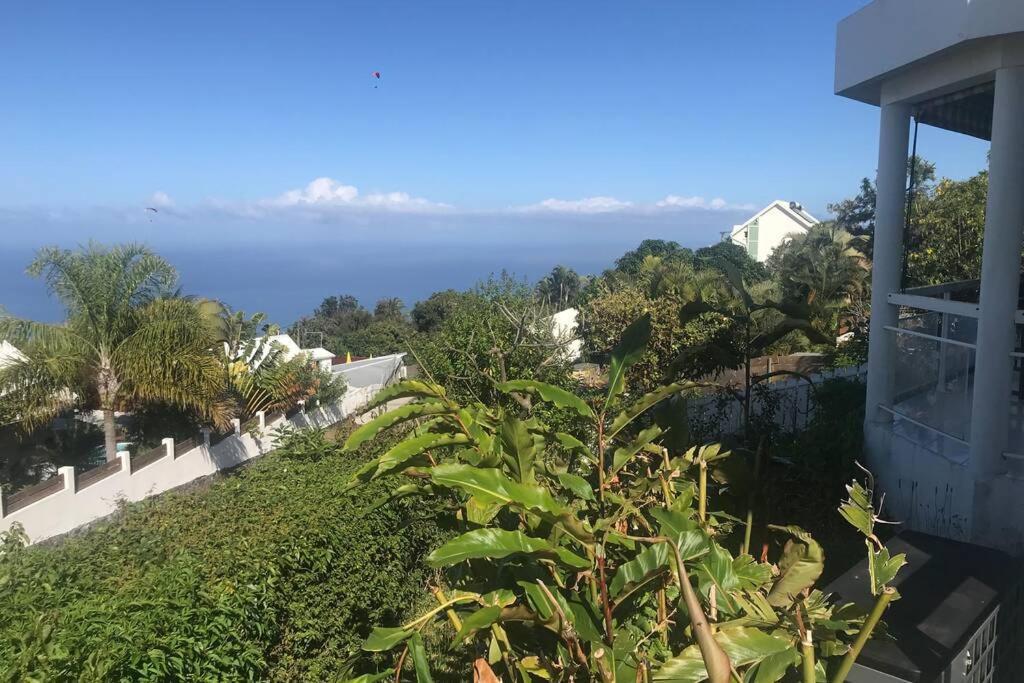 St Leu -Villa d'artiste, superbe vue mer, piscine chauffée Saint-Leu Esterno foto