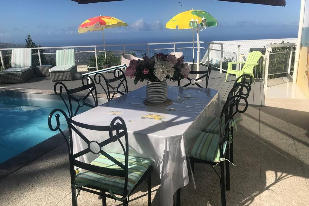 St Leu -Villa d'artiste, superbe vue mer, piscine chauffée Saint-Leu Esterno foto