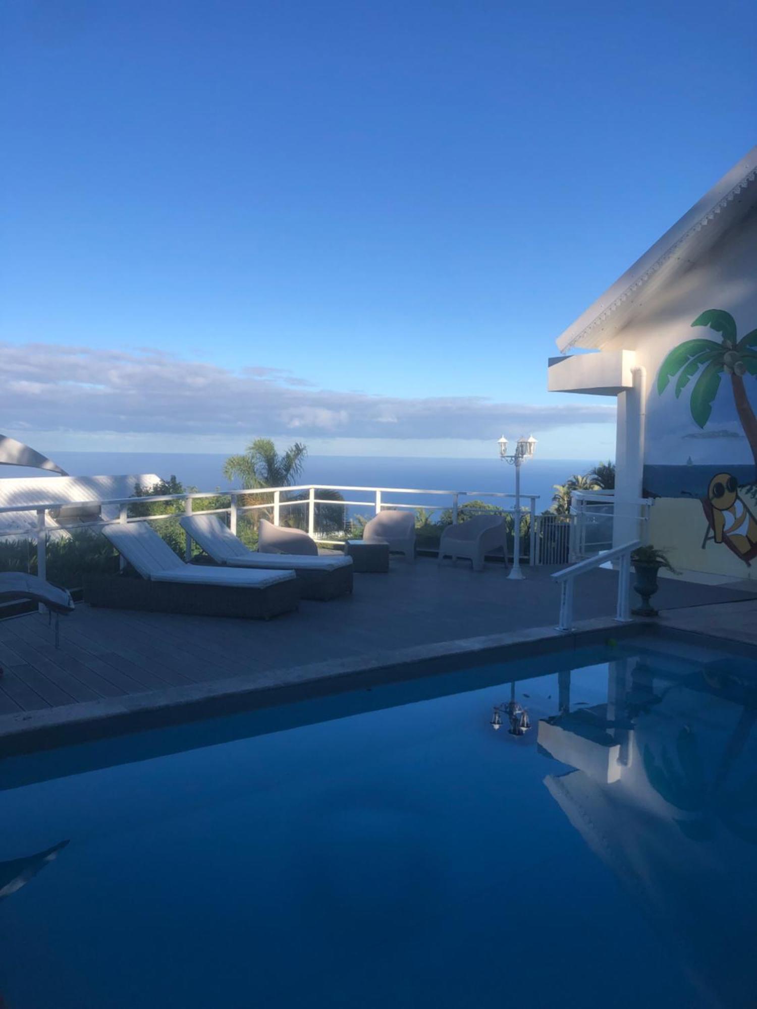 St Leu -Villa d'artiste, superbe vue mer, piscine chauffée Saint-Leu Esterno foto